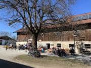 Das Museumscafé Reintal mit Sitzmöglichkeiten unter freiem Himmel.<br/><br/>The Reintal museum café with open-air seating.