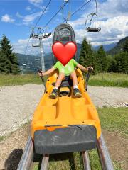 Noch kurz die Sitzposition testen und los geht die Fahrt.<br/><br/>A quick check of the seating position and off you go.