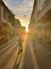 Sonnenuntergang in der Via Dante Alighieri in Levanto.